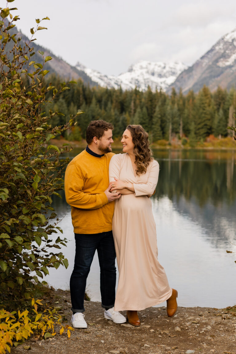 Couple Maternity session pregnancy photos in Snoqualmie Pass