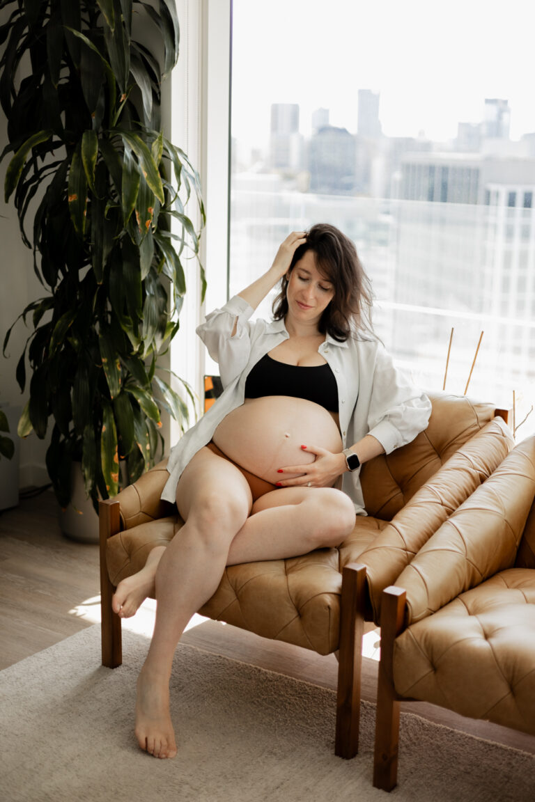 Pregnant mom posing for in-home maternity session in Seattle