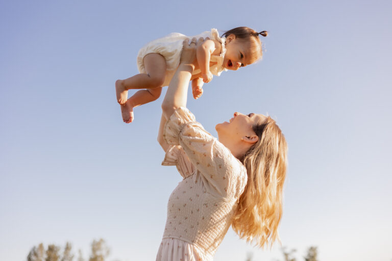 photographybycaseylouise-motherhood-phootgrapher-seattle-PNW-breastfeeding-057